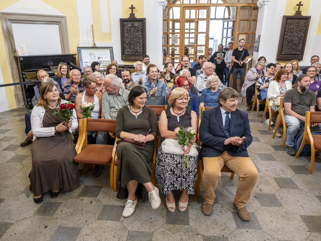 Člověk a kámen