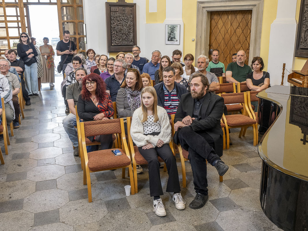 Člověk a kámen