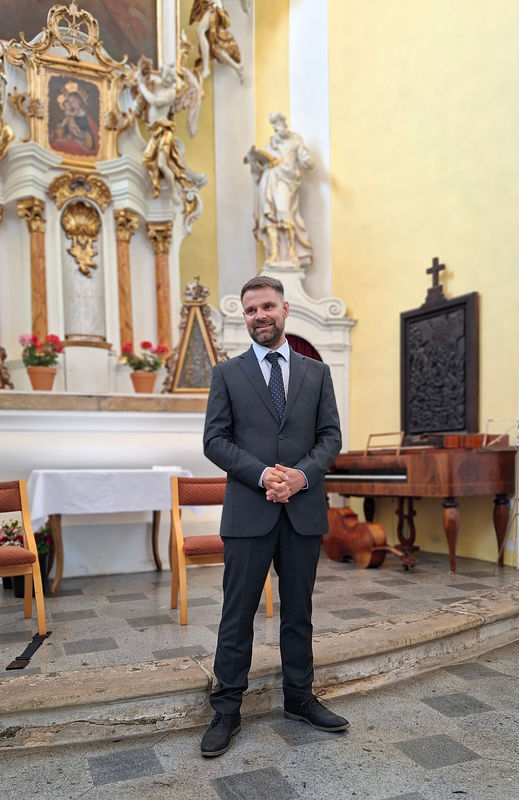 Člověk a kámen